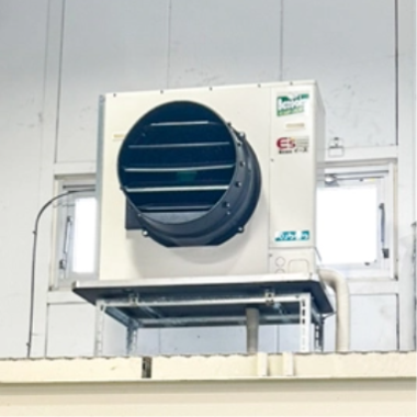 工場内の暑さ対策として、最強の助っ人「スポットバズーカ」を導入しました！